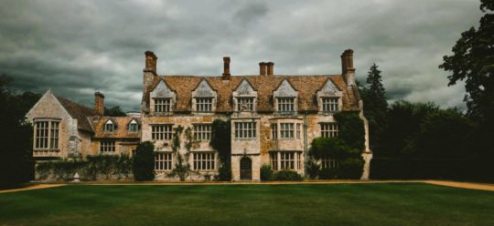 Gameplay Walkthrough: Solve the Murder Mystery at Buckley Manor in Oxfordshire